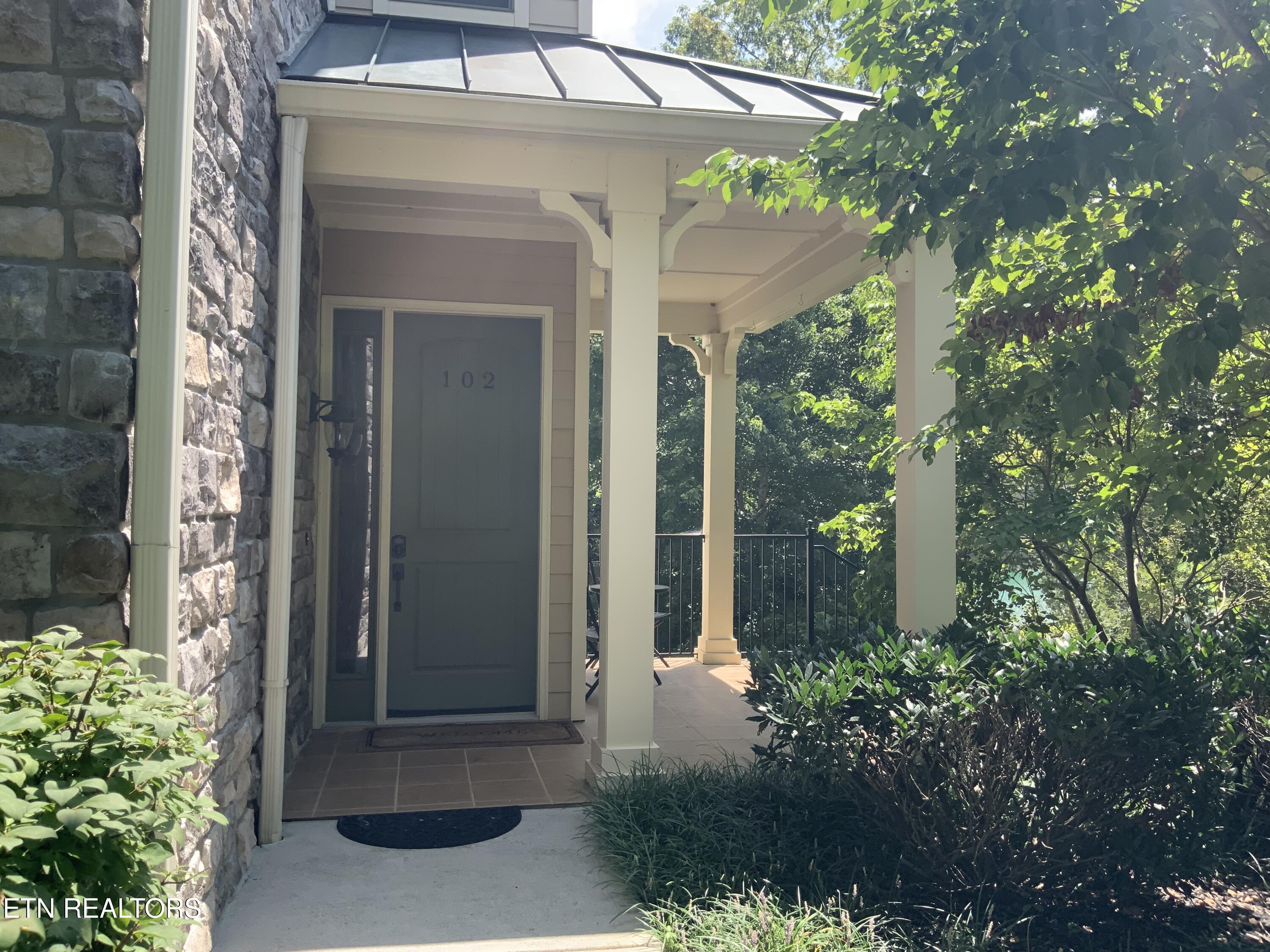 102 Waterside Circle 1