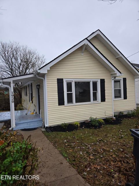 Photo of 1920 Wheeler St, Knoxville, TN 37917 (MLS # 1323134)