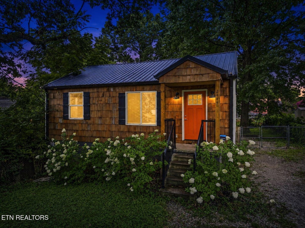 Photo of 2447 Amber St, Knoxville, TN 37917 (MLS # 1348622)