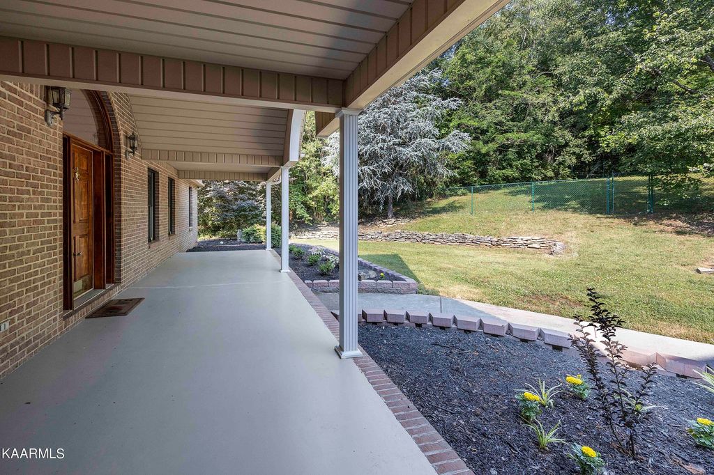 Photo of 646 Dixon Farm Rd, Walland, TN 37886 (MLS # 1230580)