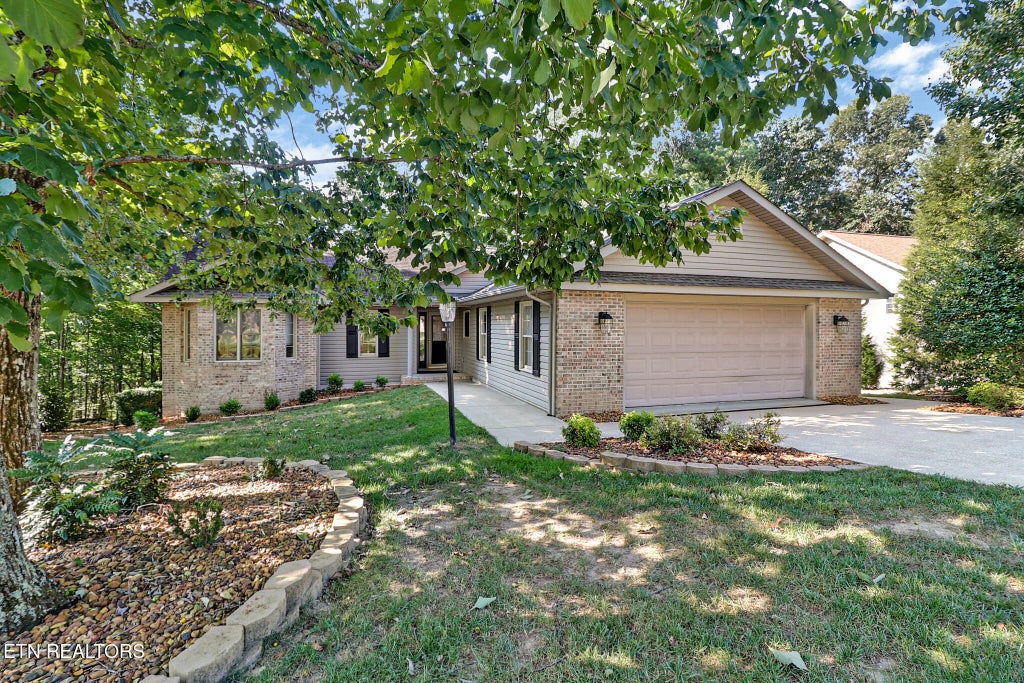 Photo of 110 Lynhurst Drive, Crossville, TN 38558 (MLS # 1354979)