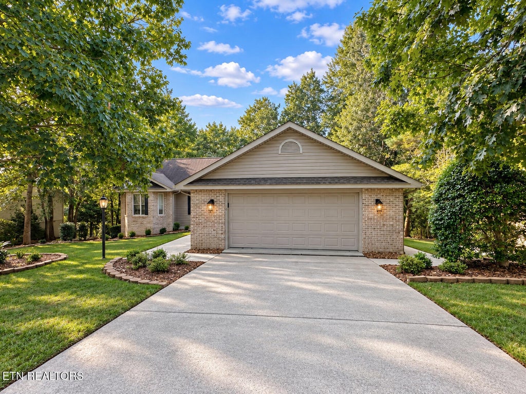 Photo of 110 Lynhurst Drive, Crossville, TN 38558 (MLS # 1354979)