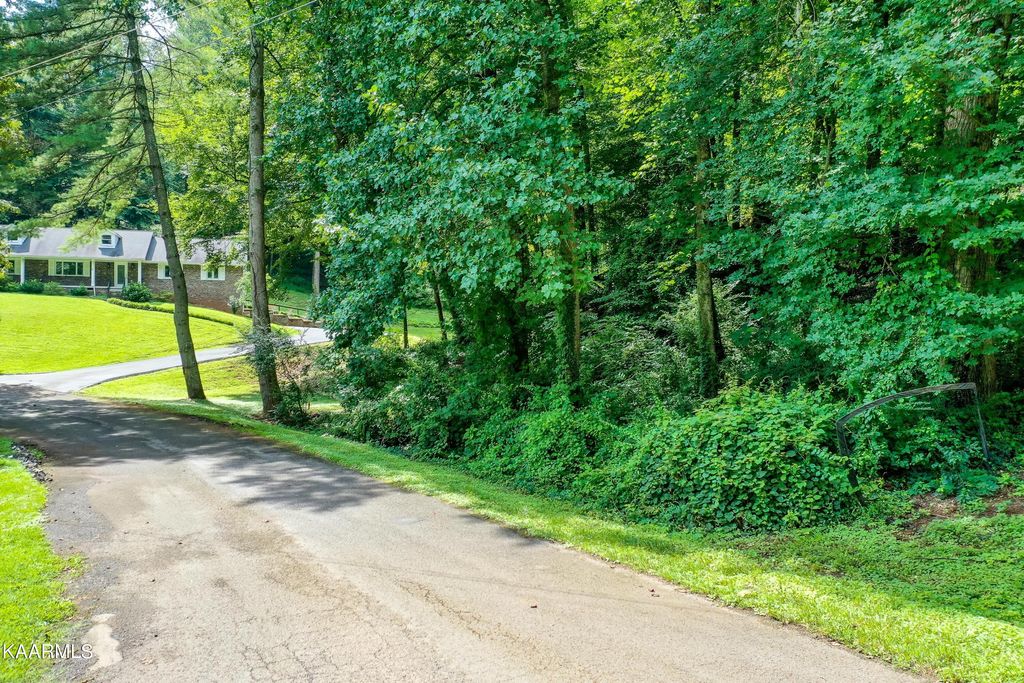 Photo of 2632 SW Lynbrulee Lane, Knoxville, TN 37920 (MLS # 1202146)