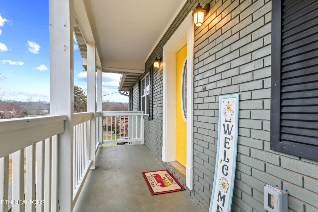 Photo of 3636 Lakeside Drive, Louisville, TN 37777 (MLS # 1252444)