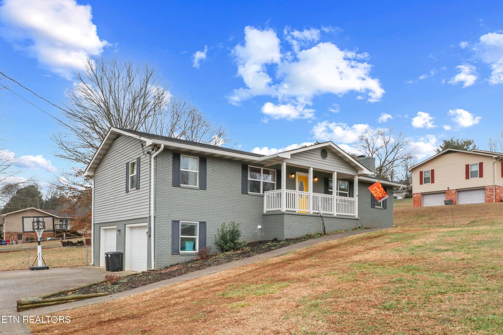 Photo of 3636 Lakeside Drive, Louisville, TN 37777 (MLS # 1252444)