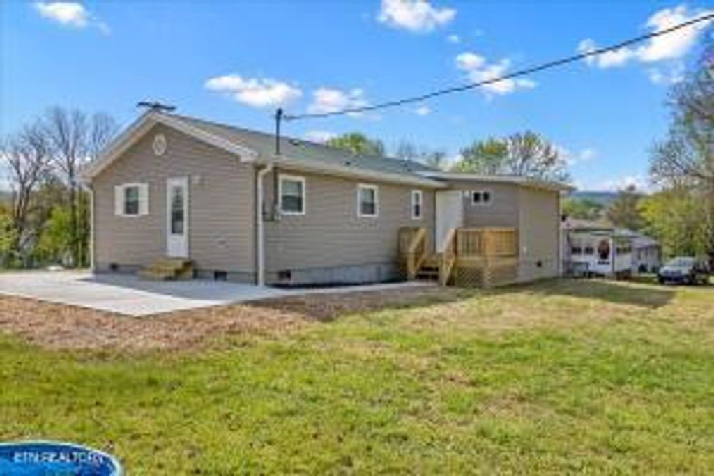 Photo of 400 N Iowa Ave, Etowah, TN 37331 (MLS # 1338013)