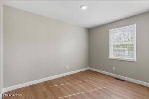 Tiny photo for 400 N Iowa Ave, Etowah, TN 37331 (MLS # 1338013)