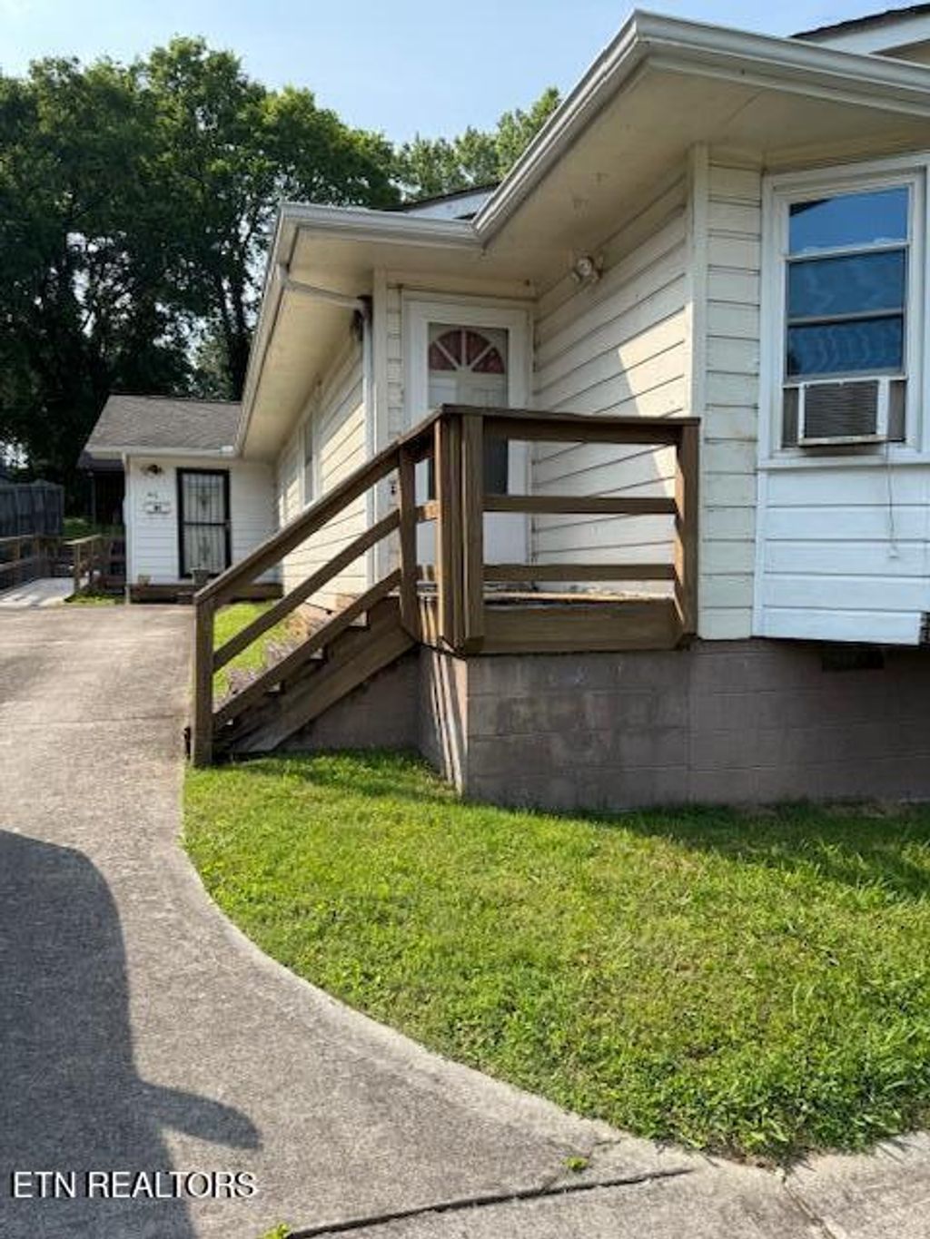 Photo of 805 Sewanee St, Harriman, TN 37748 (MLS # 1303490)