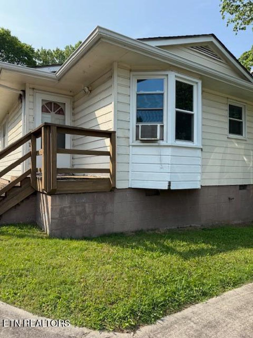 Photo of 805 Sewanee St, Harriman, TN 37748 (MLS # 1303490)