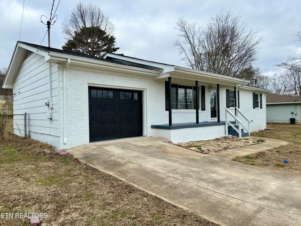 Photo of 305 Ballard St, Dayton, TN 37321 (MLS # 1250151)