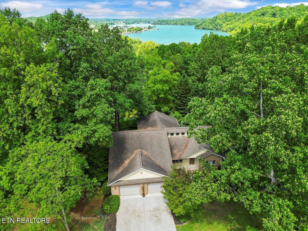 Photo of 372 Parkwood Circle, Greenback, TN 37742 (MLS # 1262398)