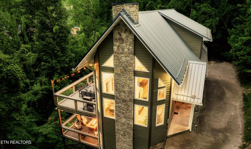 Photo of 1263 Ski View Drive, Gatlinburg, TN 37738 (MLS # 1354968)