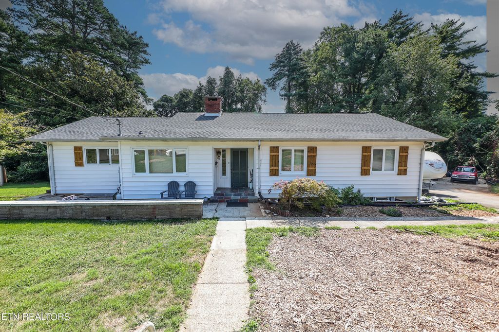 Photo of 102 Oglethorpe Lane, Oak Ridge, TN 37830 (MLS # 1313405)