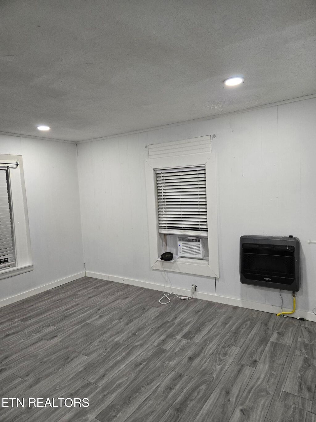 Photo of 721 N Kingston Ave, Rockwood, TN 37854 (MLS # 1318385)