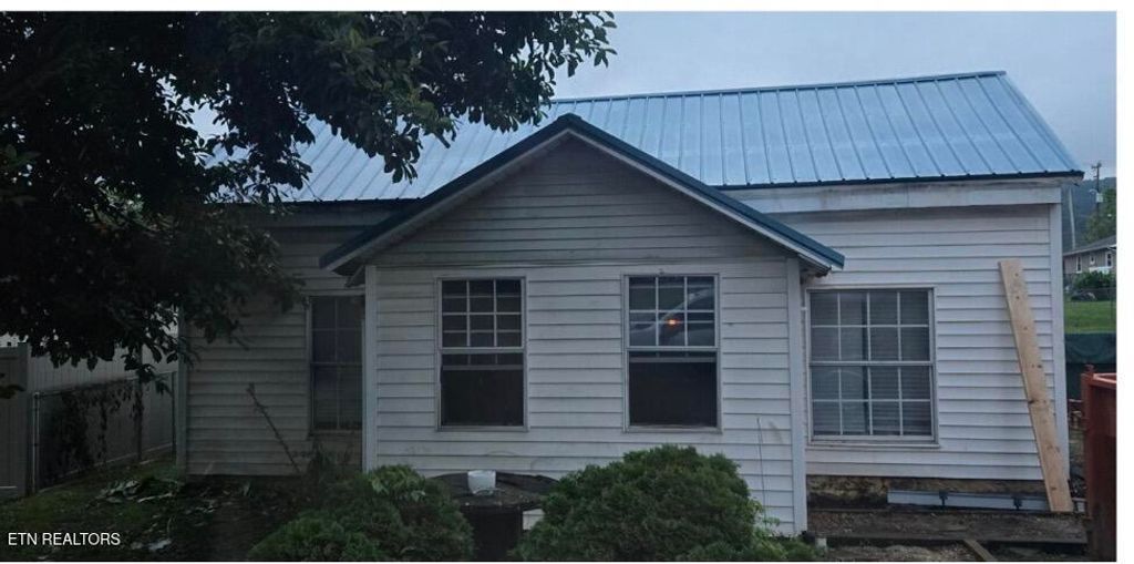 Photo of 721 N Kingston Ave, Rockwood, TN 37854 (MLS # 1318385)