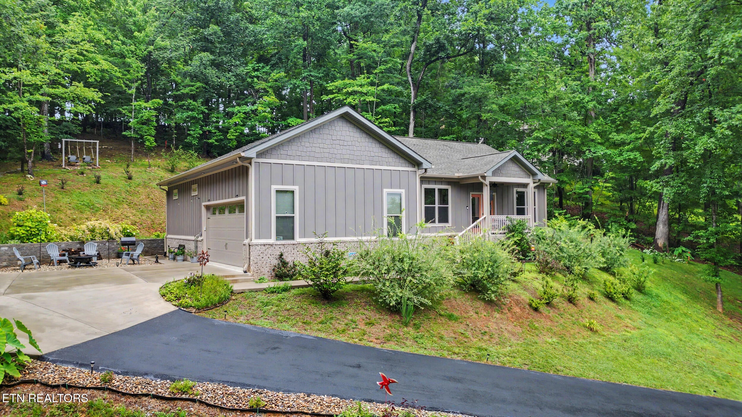 1016 Country Mountain Rd