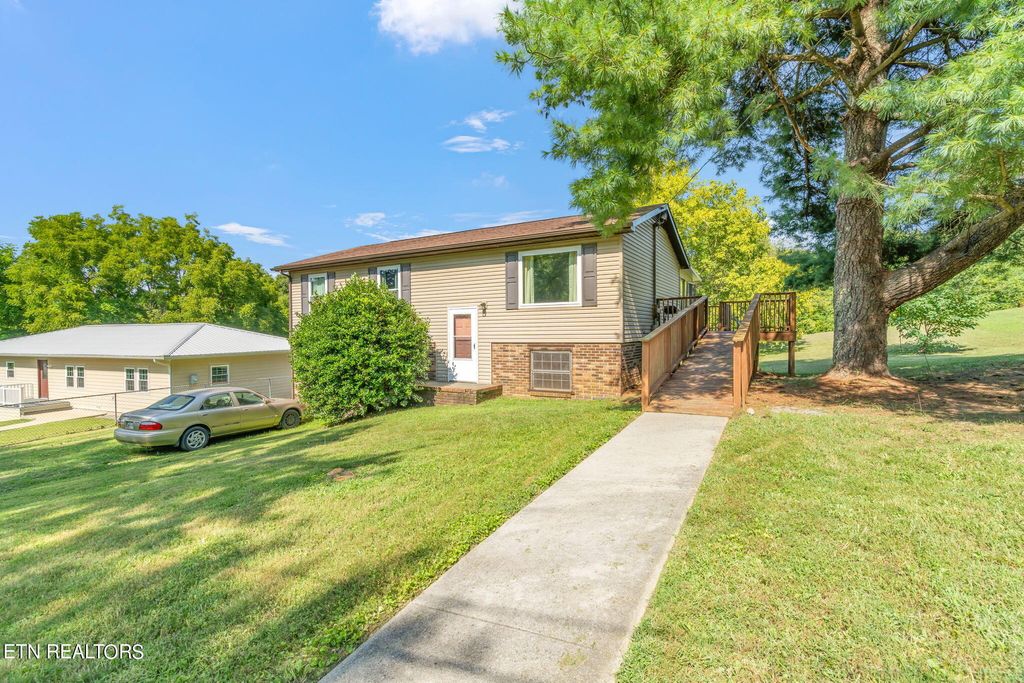 Photo of 3413 Russellwood Drive, Rockford, TN 37853 (MLS # 1274564)