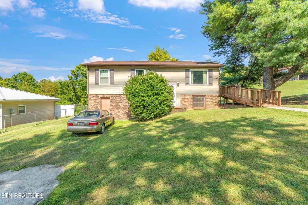 Photo of 3413 Russellwood Drive, Rockford, TN 37853 (MLS # 1274564)