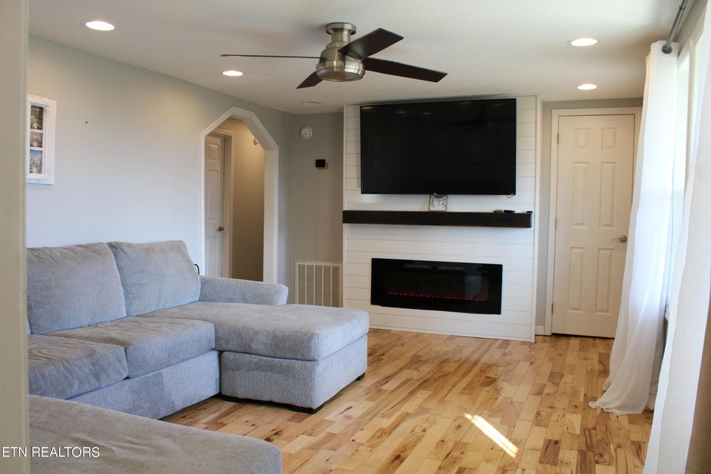 Photo of 1214 Buchanan Rd, Tazewell, TN 37879 (MLS # 1279599)