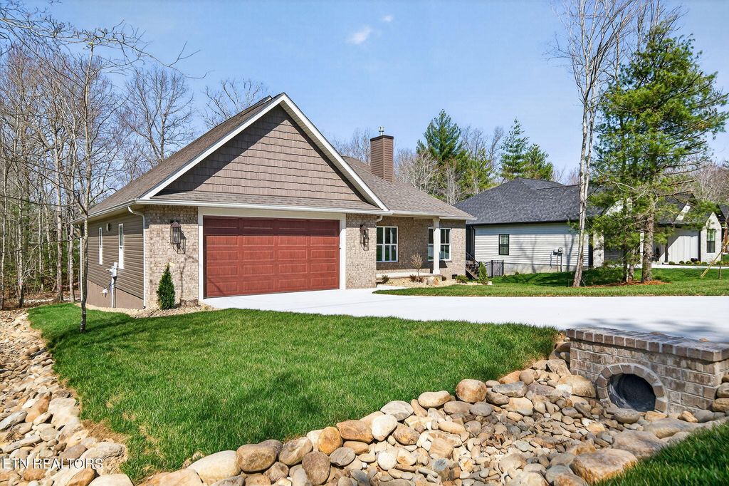 Photo of 16 Ridgeland Terrace, Crossville, TN 38558 (MLS # 1334205)