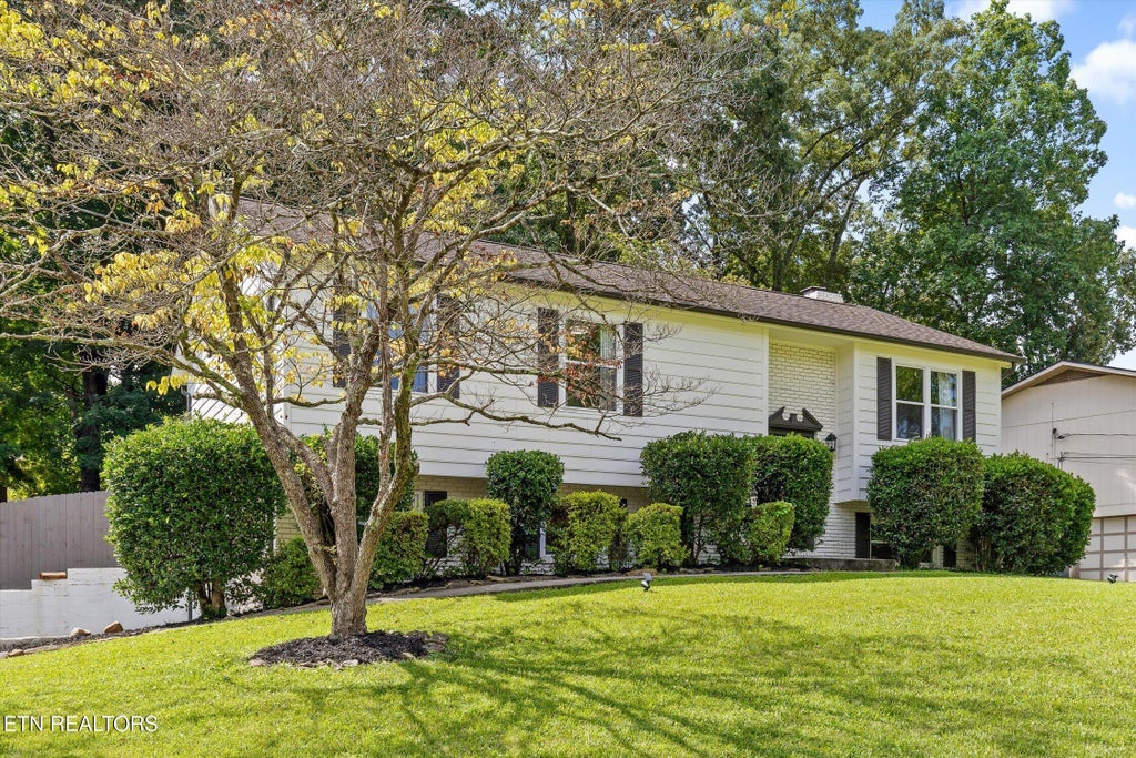 Photo of 5974 Westmere Drive, Knoxville, TN 37909 (MLS # 1348328)