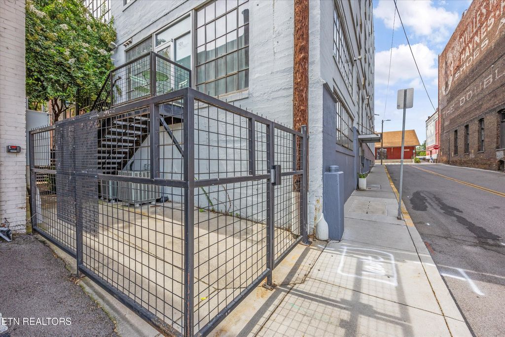 Photo of 200 W Jackson Ave #105, Knoxville, TN 37902 (MLS # 1313961)