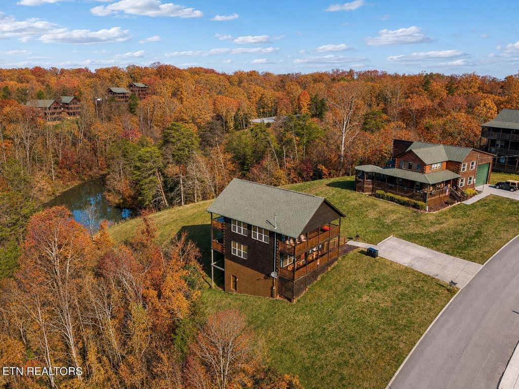 Photo of 339 Oak Lake Drive, Sevierville, TN 37876 (MLS # 1350771)