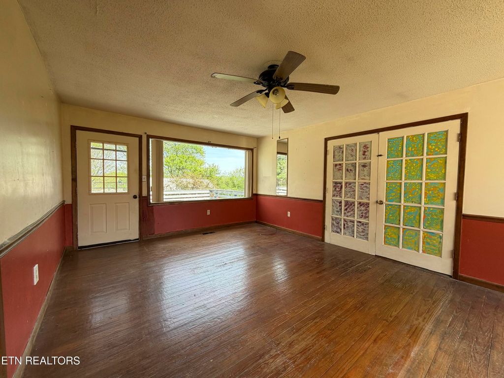 Photo of 2011 Chestnut St, Sweetwater, TN 37874 (MLS # 1337142)