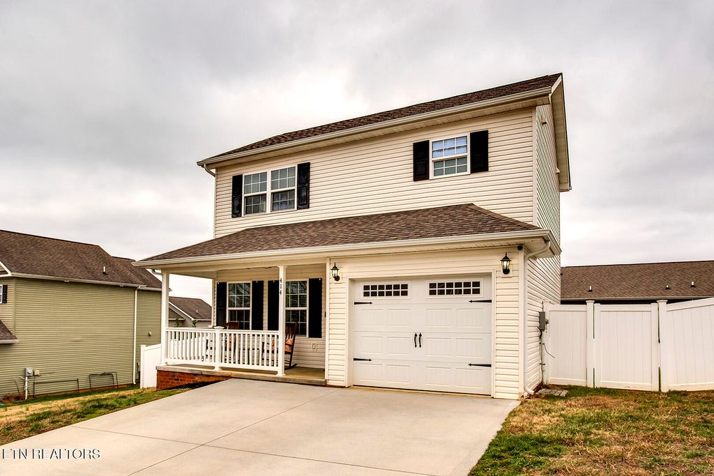 Photo of 414 Kingsley Court, Maryville, TN 37804 (MLS # 1323645)
