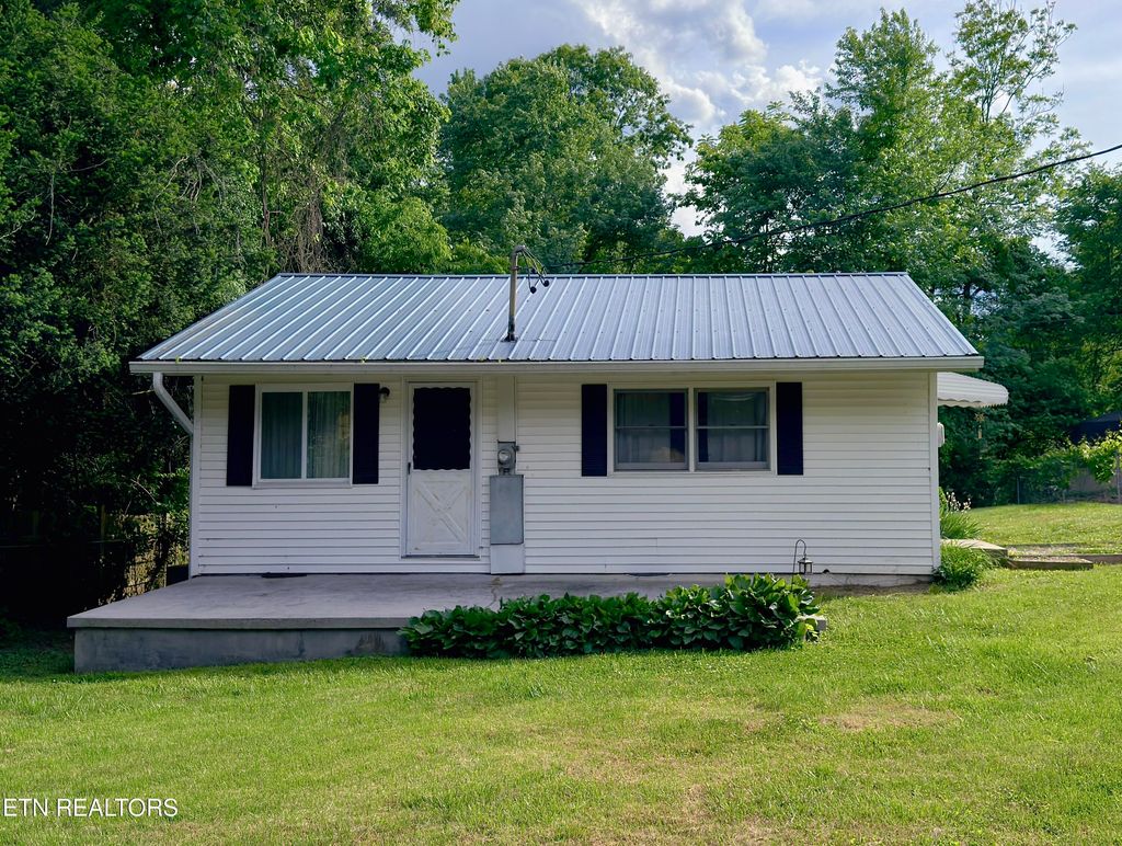 Photo of 5811 Primus Rd, Knoxville, TN 37912 (MLS # 1340654)