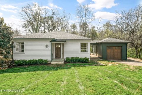 Photo of 6800 Crystal Lake Drive, Knoxville, TN 37919 (MLS # 1334132)