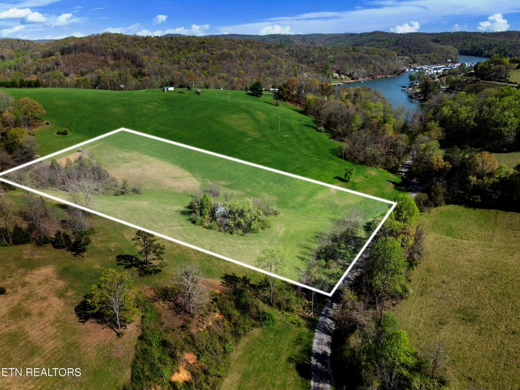 Photo of 735 Alder Springs Rd, LaFollette, TN 37766 (MLS # 1296872)