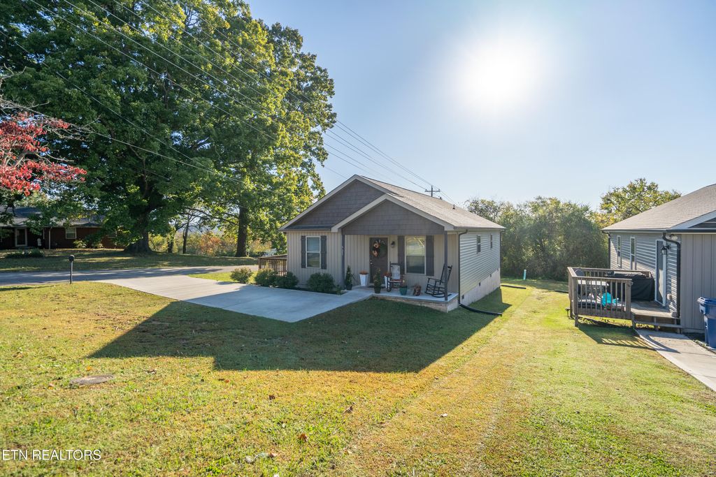 Photo of 925 Loy St, Clinton, TN 37716 (MLS # 1319492)