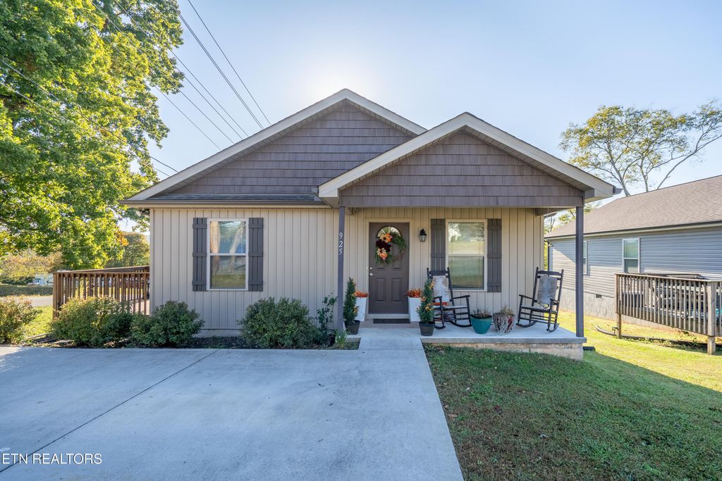 Photo of 925 Loy St, Clinton, TN 37716 (MLS # 1319492)