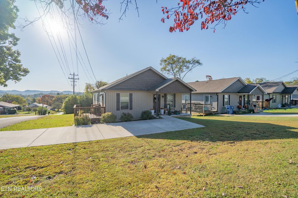 Photo of 925 Loy St, Clinton, TN 37716 (MLS # 1319492)