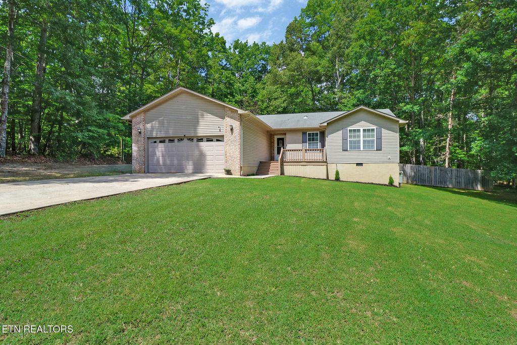 Photo of 93 Abbey Circle, Crossville, TN 38555 (MLS # 1313167)