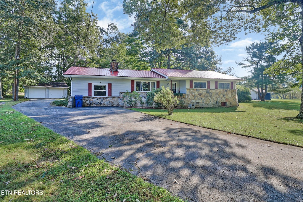 Photo of 681 Highland Drive, Crossville, TN 38572 (MLS # 1356128)