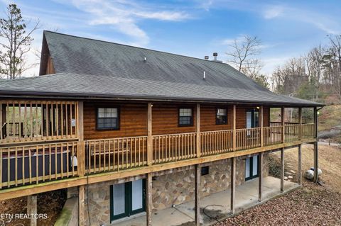 Photo of 1104 Oak Court, Gatlinburg, TN 37738 (MLS # 1332463)