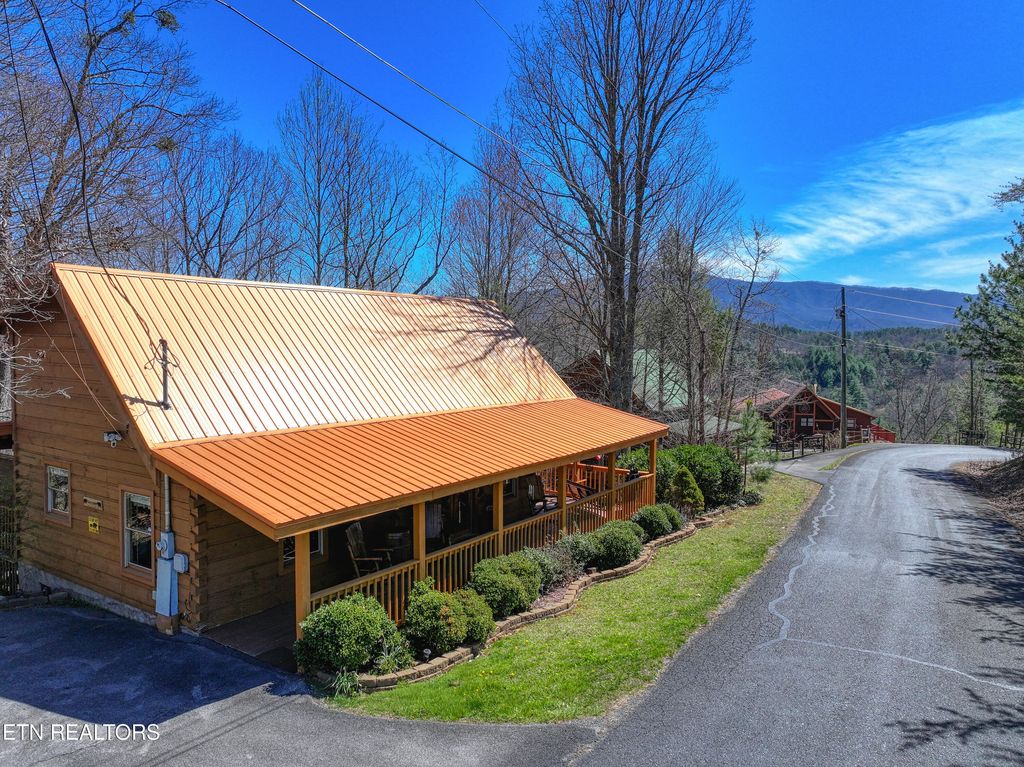 Photo of 2621 Raccoon Hollow Way, Pigeon Forge, TN 37862 (MLS # 1334106)