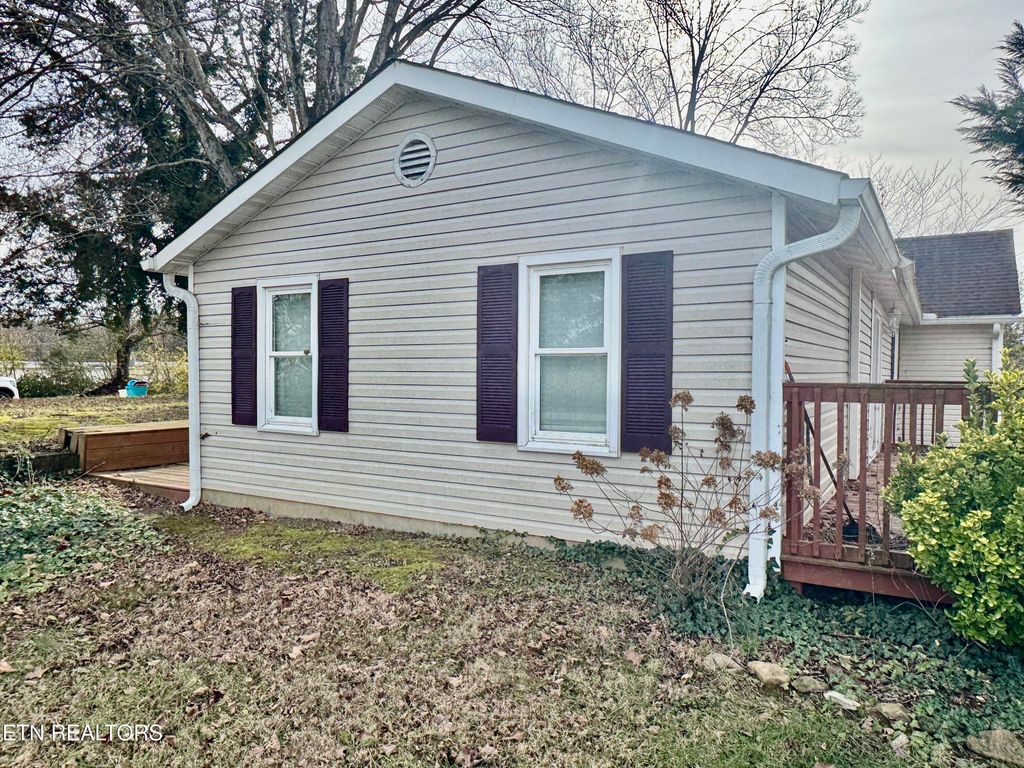 Photo of 101 E Maire Ave, Clinton, TN 37716 (MLS # 1323288)