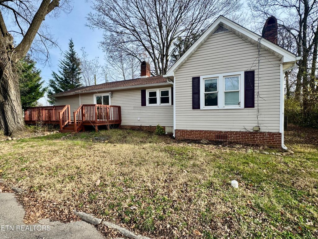 Photo of 101 E Maire Ave, Clinton, TN 37716 (MLS # 1323288)