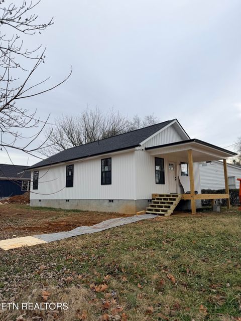 Photo of 734 Seymour St, Morristown, TN 37813 (MLS # 1324390)