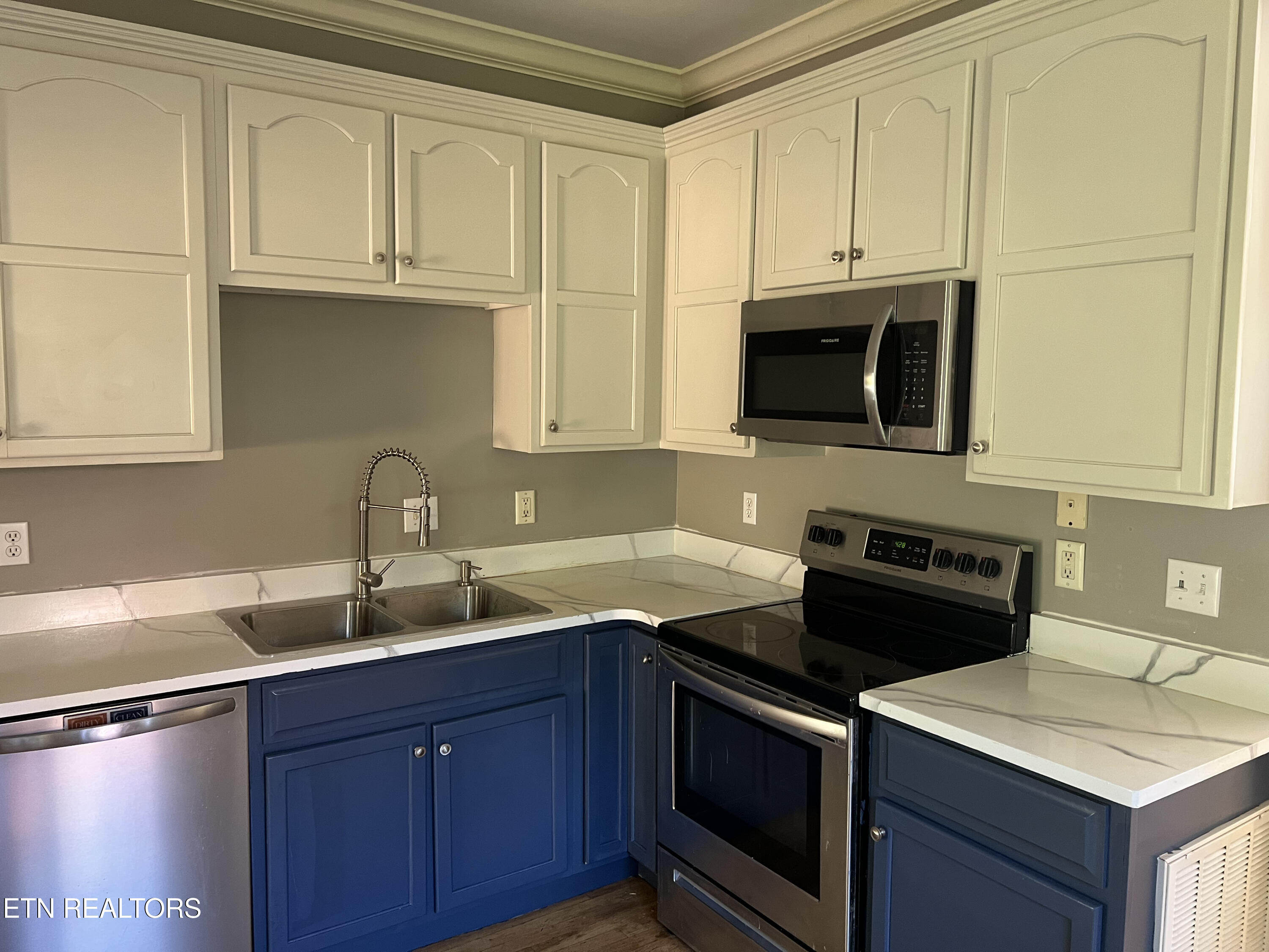 Chattanooga, Tennessee 37405, United States, 3 Bedrooms Bedrooms, ,2 BathroomsBathrooms,Residential,Active,219829