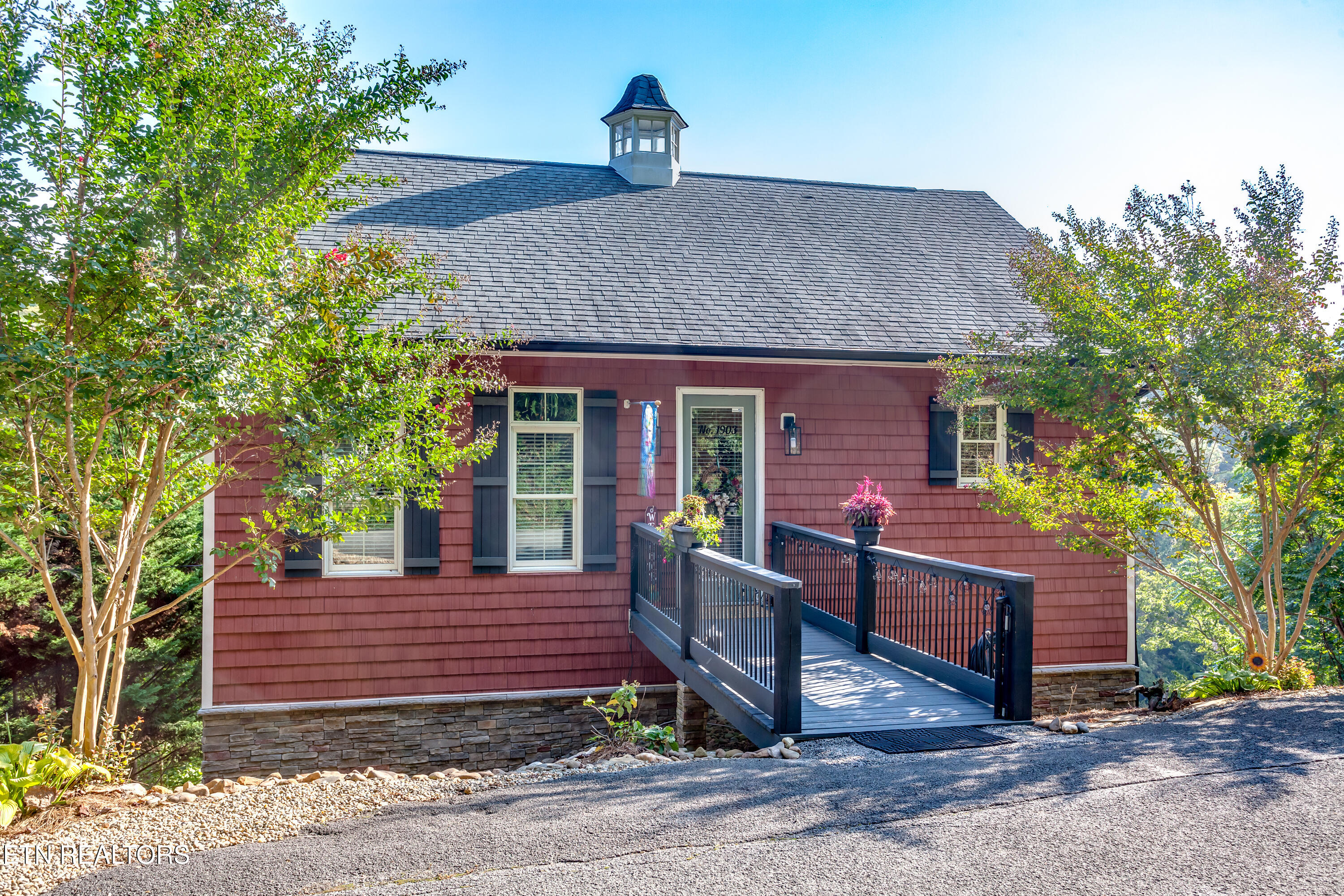 1903 Hickory Pointe Lane