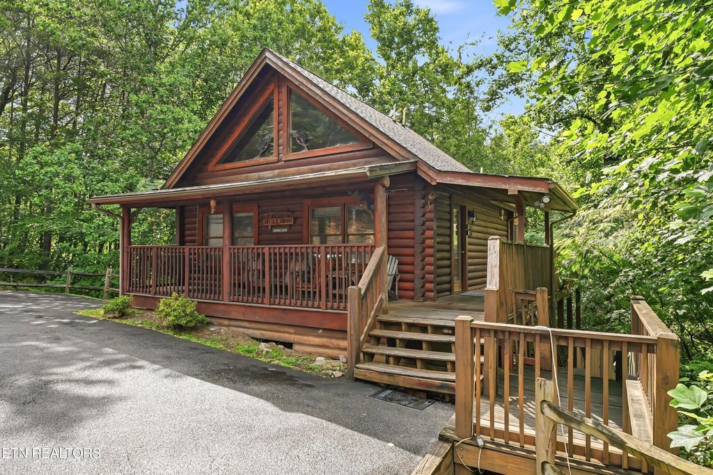 Photo of 336 Big Bear Way, Pigeon Forge, TN 37863 (MLS # 1345641)