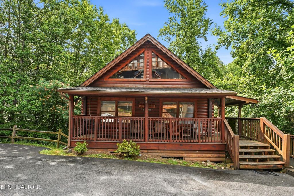 Photo of 336 Big Bear Way, Pigeon Forge, TN 37863 (MLS # 1345641)