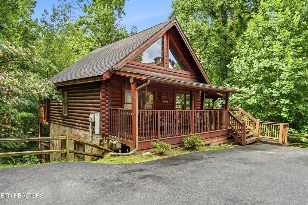 Photo of 336 Big Bear Way, Pigeon Forge, TN 37863 (MLS # 1345641)