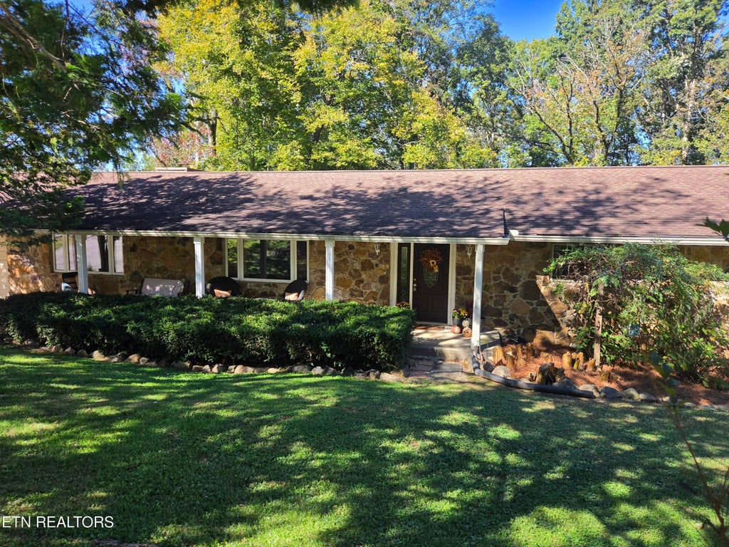 Photo of 131 Cumberland View Drive, Oak Ridge, TN 37830 (MLS # 1354180)