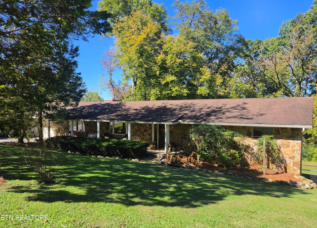 Photo of 131 Cumberland View Drive, Oak Ridge, TN 37830 (MLS # 1354180)