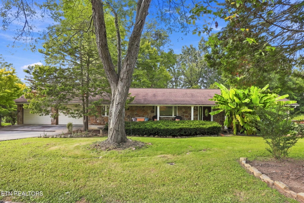 Photo of 131 Cumberland View Drive, Oak Ridge, TN 37830 (MLS # 1354180)